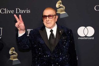 Producătorul muzical Clive Davis, cel ce a descoperit-o pe Whitney Houston, a murit la 94 de ani