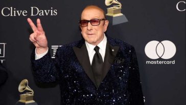 Producătorul muzical Clive Davis, cel ce a descoperit-o pe Whitney Houston, a murit la 94 de ani