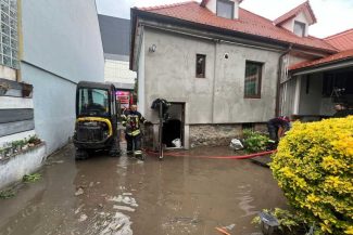 Sibiu: Sediile IPJ, SRI și Spitalului de Pediatrie, printre zecile de imobile inundate de ploaia torențială