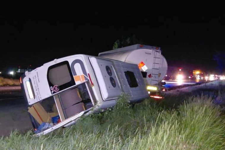 Neamț: Opt persoane – rănite în urma coliziunii dintre un microbuz, o autoutilitară și o autocisternă la Săbăoani