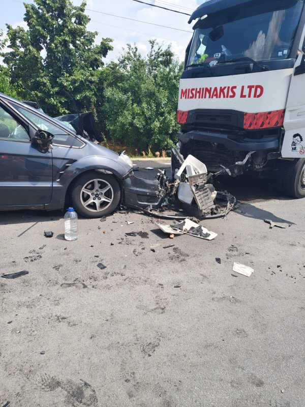 Mehedinți: Cinci persoane transportate la spital în urma unui accident rutier pe DN 56A, la Cujmir