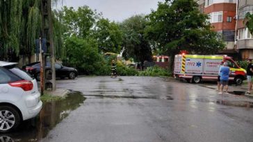 DSU: Intervenții ale pompierilor în 16 localități din 7 județe în urma furtunilor; 22 persoane evacuate în județul Dolj (GALERIE FOTO)