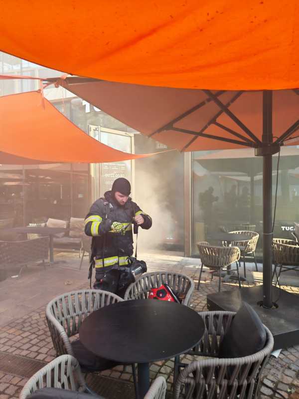 Iași: Aproximativ 50 persoane, evacuate din Palas Campus după izbucnirea unui incendiu la o cafenea