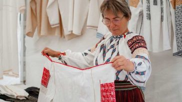 Ziua Iei/Ministerul Culturii: Sărbătorim măiestria femeilor care au transmis practicile realizării cămășii cu altiță