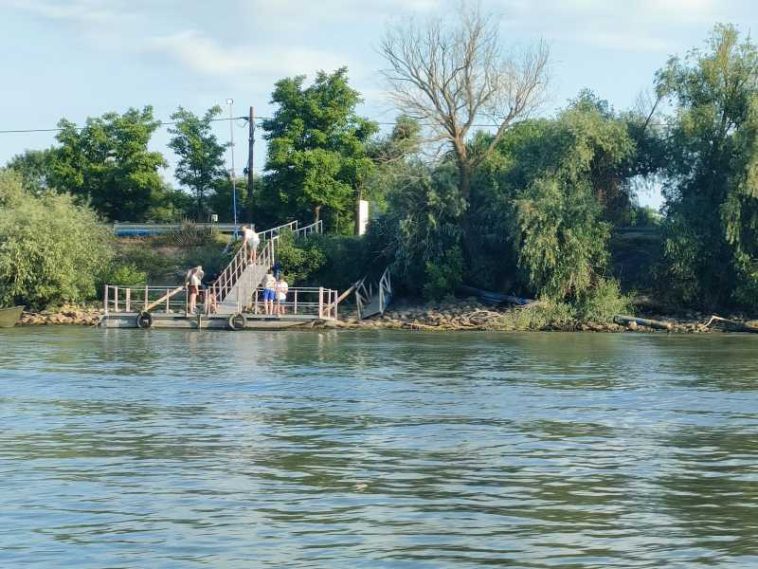 Administrația Fluvială a Dunării de Jos: Lucrări de dragaj în mai multe zone de pe Dunăre, pentru asigurarea navigabilității