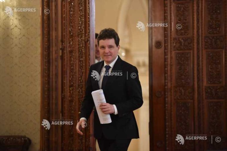Nicușor Dan sesizează CCR în legătură cu legea privind protejarea intereselor naționale în activitatea economică