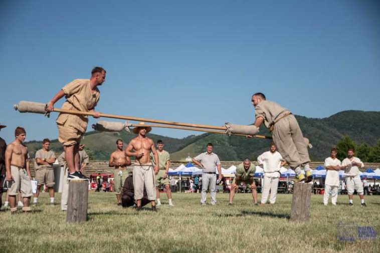 Alba: Festivalul Cetăților Dacice, în apropiere de Piatra Craivii, vechiul Apoulon