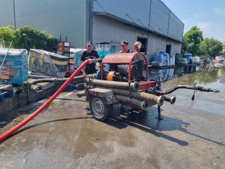 IGSU: Intervenții ale pompierilor în 12 localități din 10 județe, afectate de furtuni