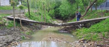 Buzău: Pârâu cu debit maxim depășit după 33 de ani; specialiștii cer interzicerea campărilor în zona apelor