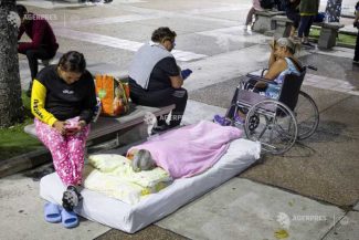 Piețe, bulevarde și mașini, transformate în dormitoare improvizate după cutremurele din Venezuela