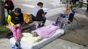 Piețe, bulevarde și mașini, transformate în dormitoare improvizate după cutremurele din Venezuela