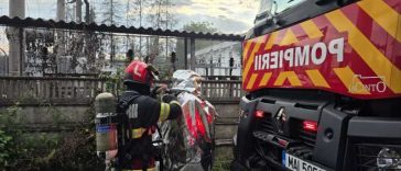 Dâmbovița: Incendiu la un punct de transformare electrică în Pucioasa cu degajări masive de fum