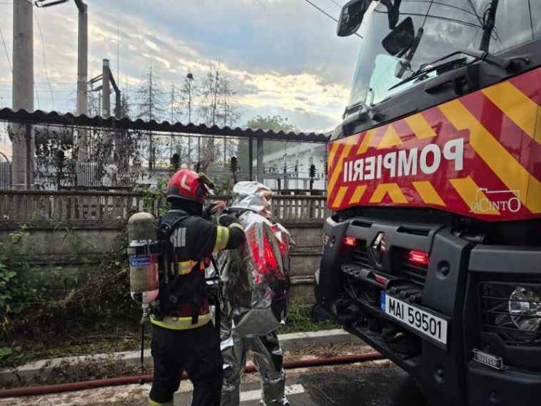 Dâmbovița: Incendiu la un punct de transformare electrică în Pucioasa cu degajări masive de fum