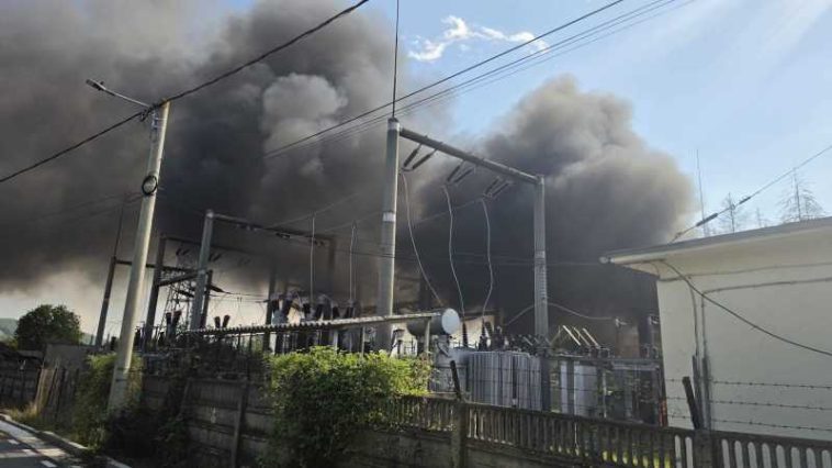 Dâmbovița: Incendiul de la un punct de transformare electrică din Pucioasa a fost localizat