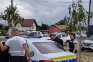 VIDEO Vâlcea: Doi bărbați din Horezu care ar fi furat componente de la rețeaua electrică a carierei Costești, reținuți
