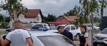VIDEO Vâlcea: Doi bărbați din Horezu care ar fi furat componente de la rețeaua electrică a carierei Costești, reținuți