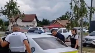 VIDEO Vâlcea: Doi bărbați din Horezu care ar fi furat componente de la rețeaua electrică a carierei Costești, reținuți