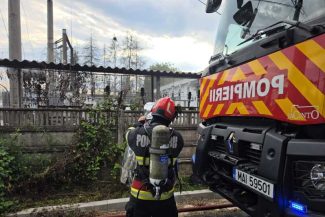 Dâmbovița: Incendiul de la un punct de transformare electrică din Pucioasa a fost stins; cei evacuați au revenit în locuințe