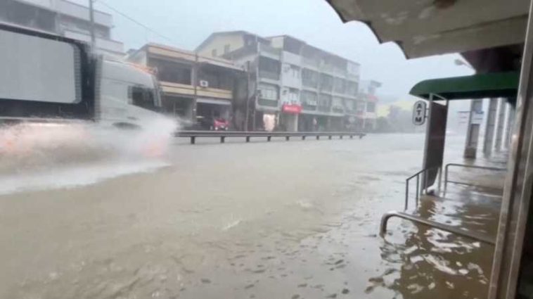 Japonia/Peste 2 milioane de locuitori, evacuați înaintea unui taifun; ploile torențiale paralizează zone din Taiwan