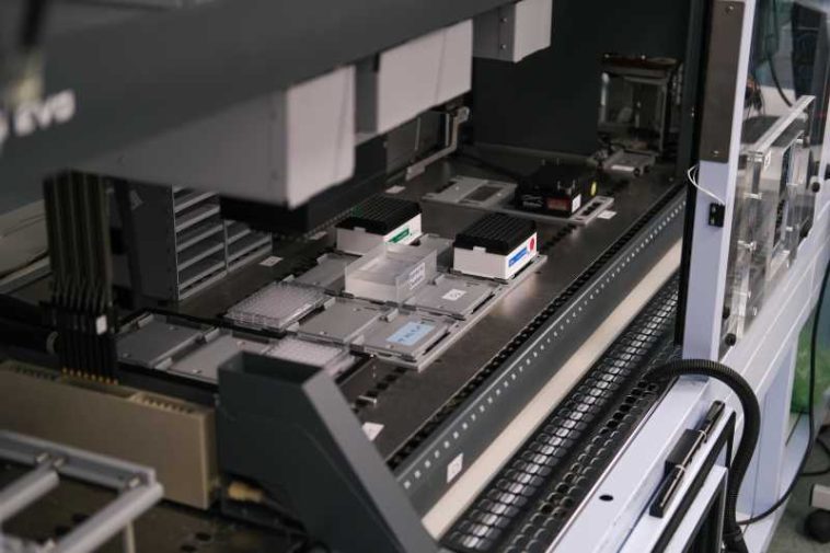 Cluj: UBB a inaugurat prima platformă de testări in vitro pentru dezvoltarea medicamentelor din România