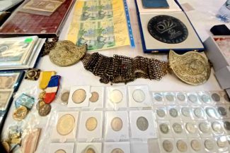 REPORTAJ O călătorie printre insigne – la Congresul Național de Insignografie de la Timișoara