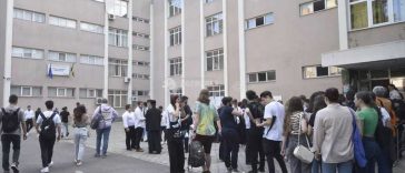 Bacalaureatul continuă luni cu probele scrise