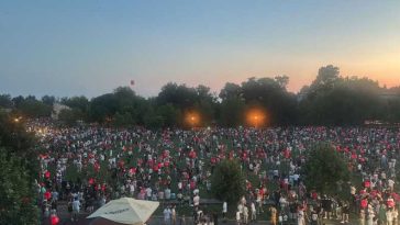 Maramureș: 1.500 de lampioane au fost lansate la evenimentul ‘Noaptea dorințelor’; au participat peste 7.000 de persoane