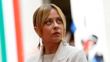 Meloni mărturisește că a vrut să fie traducătoare și că a învățat spaniola de la tatăl ei în Insulele Canare