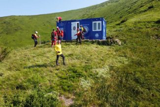 ‘Refugiile de Speranță’/ DSU: Un al doilea container – instalat în Munții Maramureșului, în apropierea Vârfului Pop Ivan
