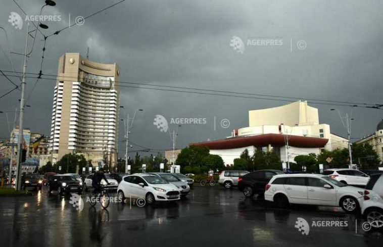 UPDATE Cod portocaliu de vijelie puternică în București, până la 21:15