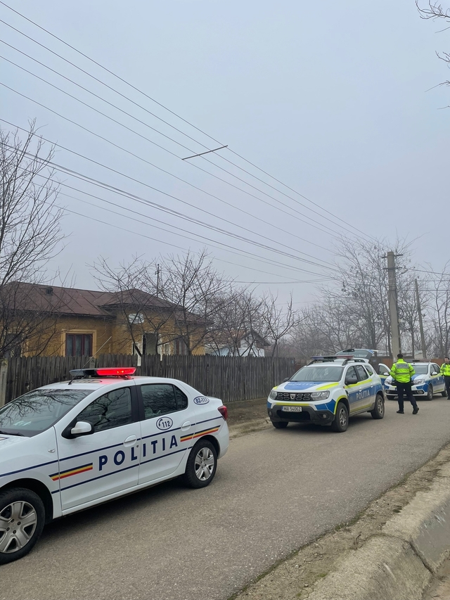 Anchetă într-o comună din Argeş, unde a fost găsit trupul unei femei / Cadavrul pare a fi fost mutat după ce femeia a murit