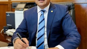 ADRIAN VEŞTEA, DESEMNAT PREMIER – Adrian Veştea: Le-am spus-o colegilor mei că, indiferent de decizia pe care o vor lua, eu rămân un liberal, fiindcă sunt un liberal vechi şi nu m-am gândit niciodată că voi pleca din PNL. Dacă vor avea o altă opţiune, est