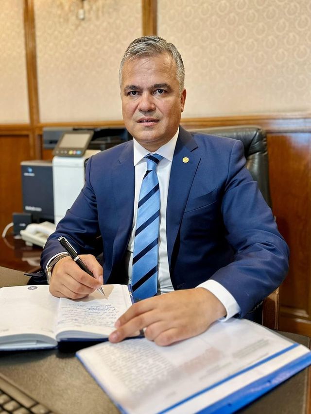 ADRIAN VEŞTEA, DESEMNAT PREMIER – Adrian Veştea: Le-am spus-o colegilor mei că, indiferent de decizia pe care o vor lua, eu rămân un liberal, fiindcă sunt un liberal vechi şi nu m-am gândit niciodată că voi pleca din PNL. Dacă vor avea o altă opţiune, est
