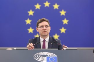 Victor Negrescu: Suntem oameni serioşi, avem deja programul de guvernare al viitorului prim-ministru pe care ni-l dorim a fi Sorin Grindeanu. PSD nu va accepta niciodată politica de austeritate a dreptei şi măsurile lor abuzive împotriva oamenilor