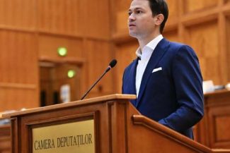 ADRIAN VEŞTEA, DESEMNAT PREMIER – Sighiartău: Preşedintele a renunţat la poziţia de mediator, a ales să devină actor politic într-o confruntare care urmăreşte fragmentarea PNL / Îndepărtarea lui Bolojan, parte a unei strategii asumate împreună cu PSD