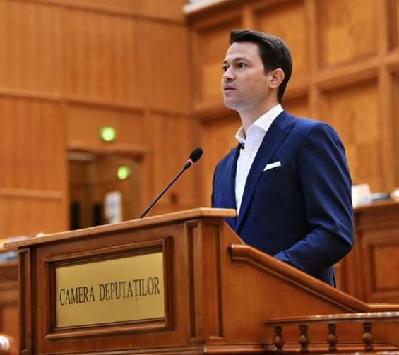 ADRIAN VEŞTEA, DESEMNAT PREMIER – Sighiartău: Preşedintele a renunţat la poziţia de mediator, a ales să devină actor politic într-o confruntare care urmăreşte fragmentarea PNL / Îndepărtarea lui Bolojan, parte a unei strategii asumate împreună cu PSD