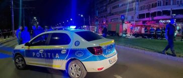 Un bărbat din Craiova a îngrădit accesul locatarilor în bloc motivând că este proprietarul aleei de acces în clădire / Poliţia face cercetări în acest caz