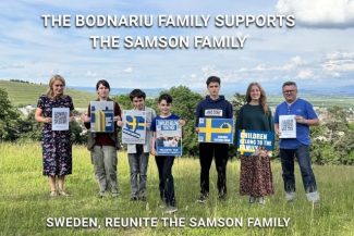 Manifestaţie de solidaritate la Bucureşti cu familia Samson, ale cărei fete sunt reţinute de autorităţile din Suedia – Mai mulţi parlamentari s-au alăturat / Titus Corlăţean: Noi astăzi aici nu facem politică – VIDEO