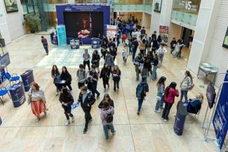 Primăria Bucureşti anunţă cel mai mare târg educaţional din ţară – 93 de licee şi 12 universităţi din Capitală îşi prezintă oferta la Biblioteca Naţională a României