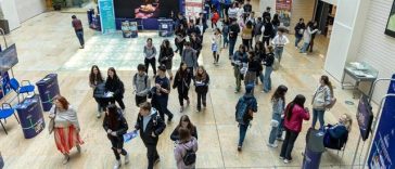 Primăria Bucureşti anunţă cel mai mare târg educaţional din ţară – 93 de licee şi 12 universităţi din Capitală îşi prezintă oferta la Biblioteca Naţională a României