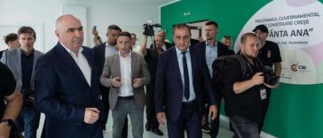 Premierul interimar Ilie Bolojan a vizitat la Haţeg trei investiţii finanţate prin PNRR: Arată cum pot fi folosiţi banii europeni pentru dezvoltarea comunităţilor locale