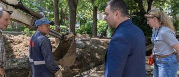 Primarul general, verificări pe şantierul de pe Calea Văcăreşti, aflat la stadiu de doar 30%, deşi lucrările ar fi trebuit finalizate – La un punct de lucru a găsit doar trei muncitori / Ciucu: Riscăm să pierdem bani dacă lucrările nu sunt gata la timp