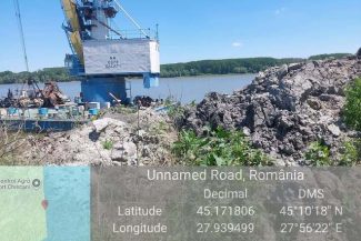 Brăila: Firmă care a dragat ilegal în Dunăre, amendată / Comisarii Gărzii de Mediu au găsit pământ depozitat în apropierea danei fluviale de încărcare cereale de la Chişcani