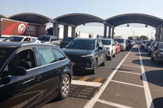 CNAIR: Circulaţie îngreunată pe Podul Giurgiu-Ruse din cauza lucrărilor pe partea bulgară a podului / Coloane de maşini şi zeci de minute de aşteptare – FOTO