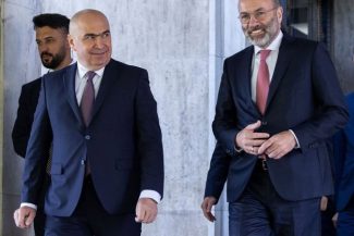 Manfred Weber, după ce Ilie Bolojan a fost reconfirmat în fruntea PNL: Cetăţenii îşi doresc claritate şi leadership / România are nevoie de un PNL puternic