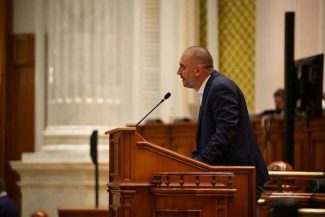Vicepreşedinte USR: Această mascaradă trebuie oprită. Guvernul Veştea nu are susţinere/ Guvernul baronilor nu se poticneşte în politici sau proiecte, ci în marea împărţeală – cine controlează proiectele pe energie, ce gaşcă controlează drumarii