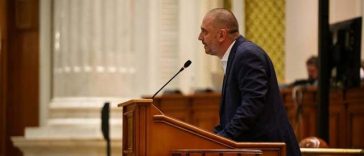 Vicepreşedinte USR: Această mascaradă trebuie oprită. Guvernul Veştea nu are susţinere/ Guvernul baronilor nu se poticneşte în politici sau proiecte, ci în marea împărţeală – cine controlează proiectele pe energie, ce gaşcă controlează drumarii