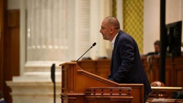 Vicepreşedinte USR: Această mascaradă trebuie oprită. Guvernul Veştea nu are susţinere/ Guvernul baronilor nu se poticneşte în politici sau proiecte, ci în marea împărţeală – cine controlează proiectele pe energie, ce gaşcă controlează drumarii