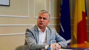 Adrian Veştea: Îmi asum continuarea dialogului şi a negocierilor cu partidele politice până la finalizarea programului de guvernare şi a echipei guvernamentale / Fiecare decizie trebuie analizată cu responsabilitate