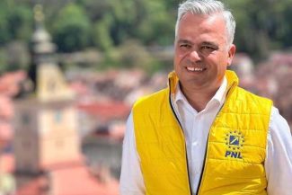 Adrian Veştea îşi anunţă candidatura la şefia PNL şi cere mutarea Congresului PNL pe 28 iunie: Intenţionez să prezint o moţiune concentrată pe responsabilitatea faţă de România, în cadrul unui parteneriat politic onest cu preşedintele